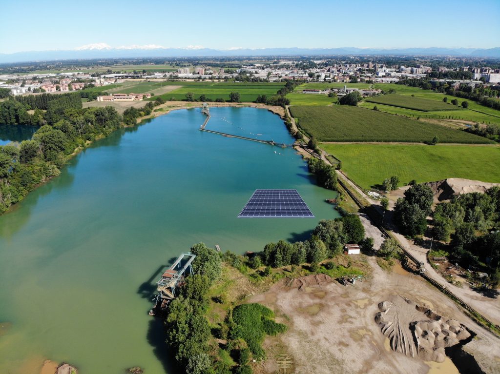 Impianti fotovoltaici flottanti: che cosa sono e quali sono i benefici dell’autoproduzione?